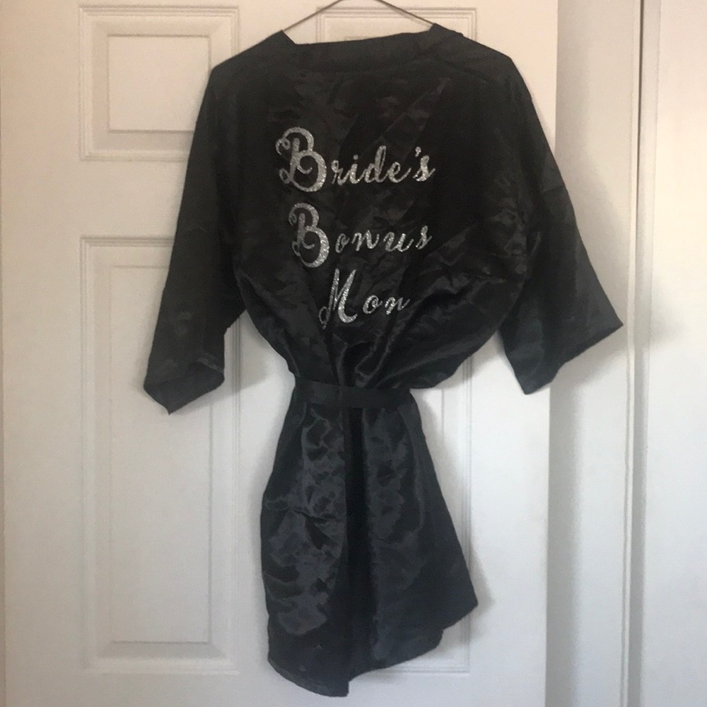 Chic Black Bridal Satin Robe
